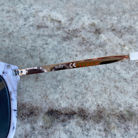 Guess Marble Mirrored Sunglasses - Picture 4 of 4